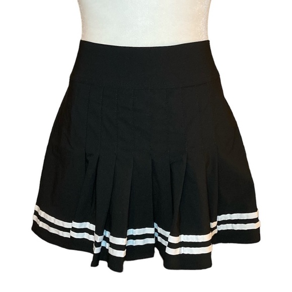 Black and White Pleated Women's Skirt - Picture 1 of 3